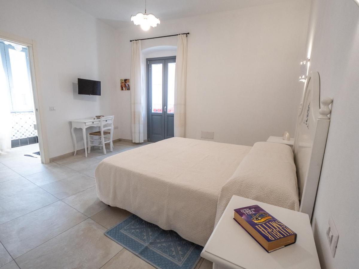Affittacamere Solki SantʼAntìoco エクステリア 写真