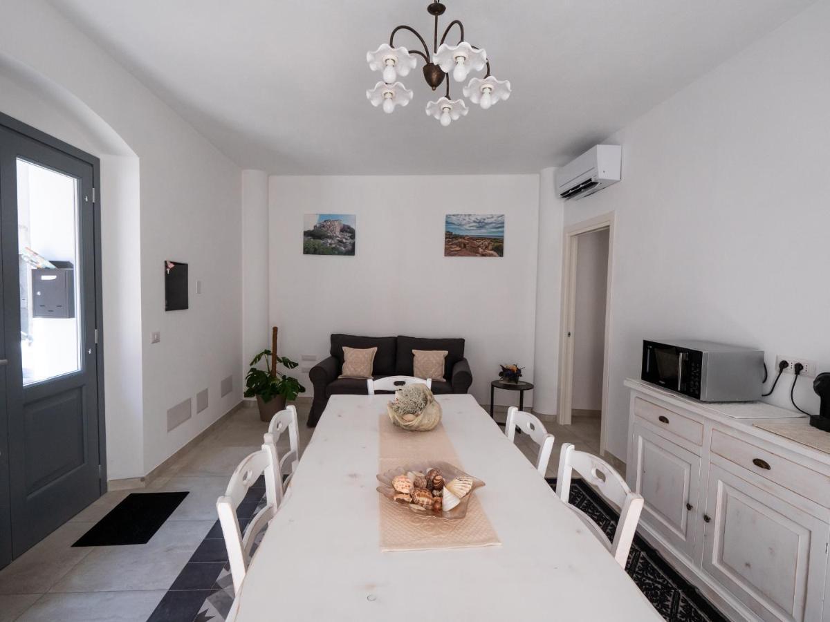Affittacamere Solki SantʼAntìoco エクステリア 写真
