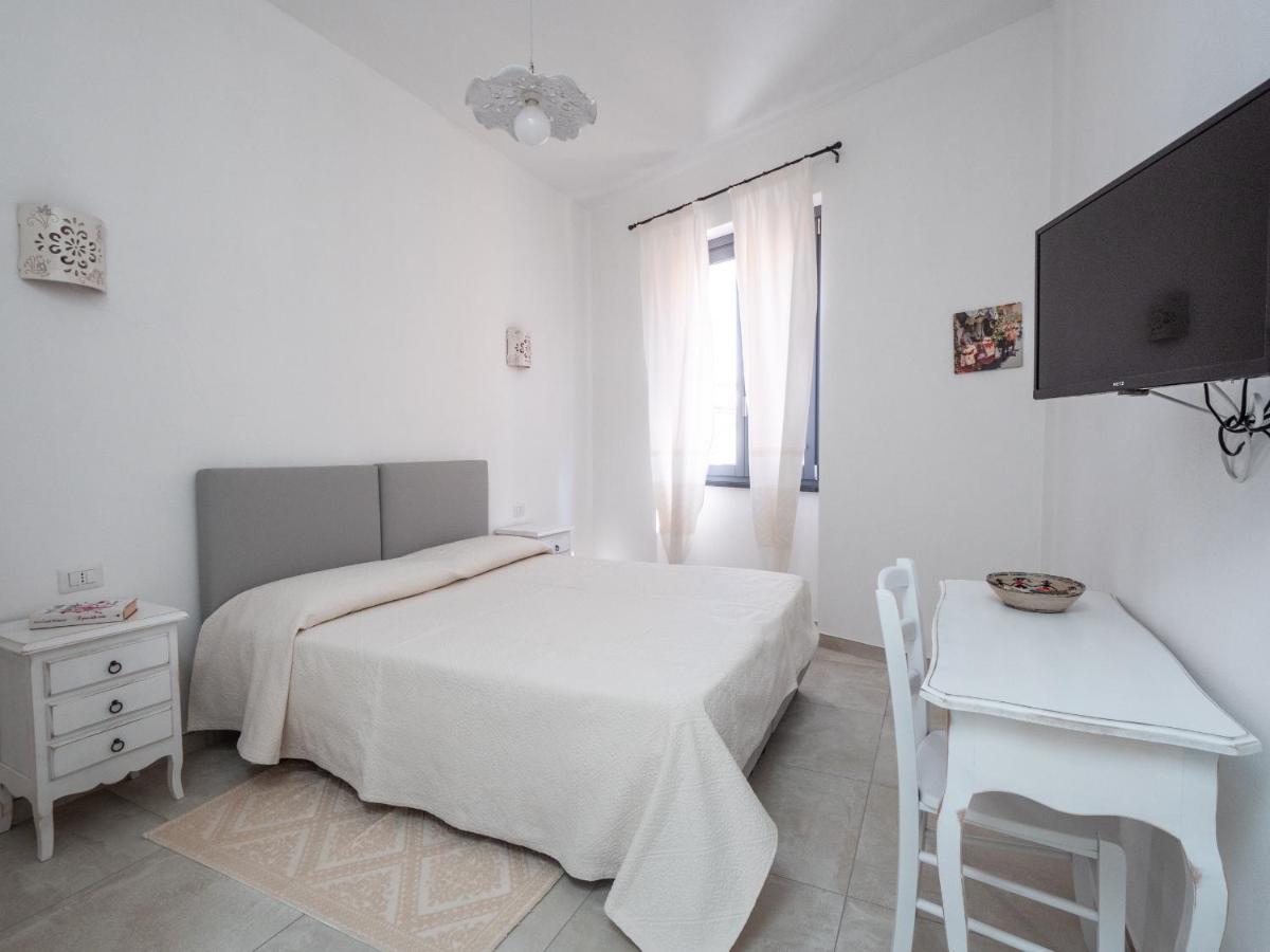 Affittacamere Solki SantʼAntìoco エクステリア 写真