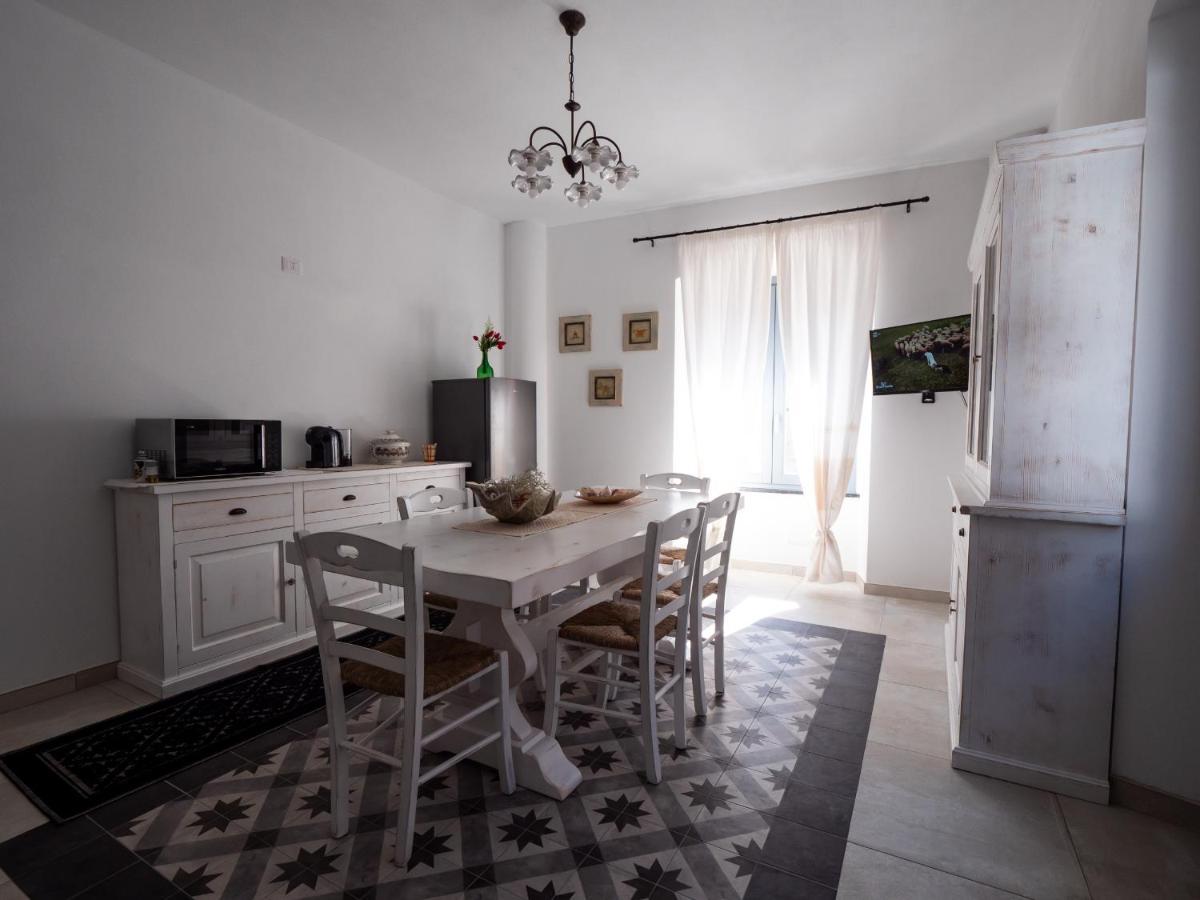 Affittacamere Solki SantʼAntìoco エクステリア 写真